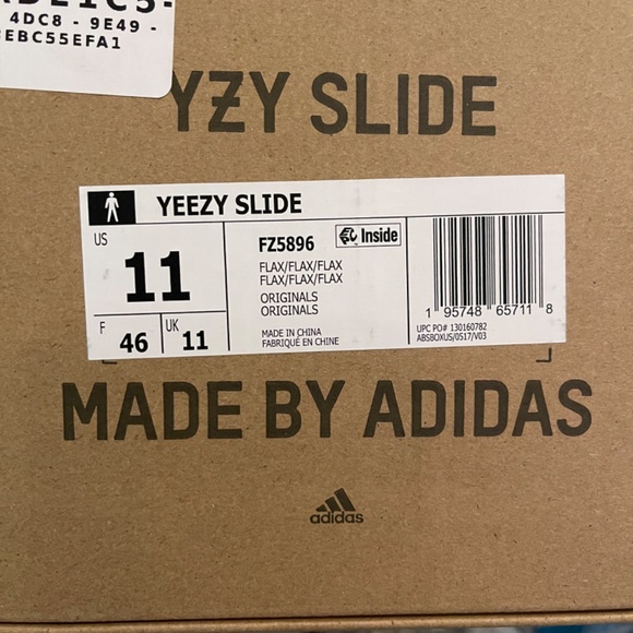 Adidas Yeezy Slides - Picture 2 of 8